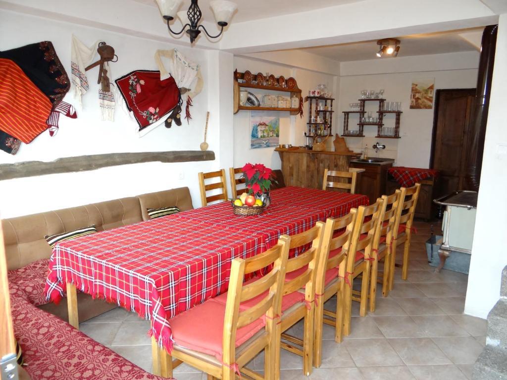 Chardaka Guest House Kalofer Quarto foto