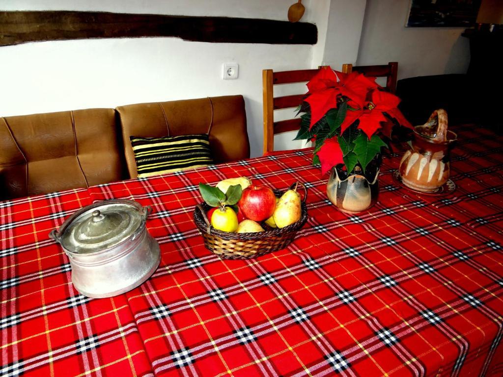 Chardaka Guest House Kalofer Quarto foto