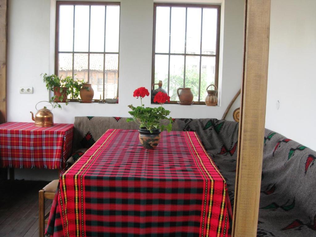 Chardaka Guest House Kalofer Quarto foto